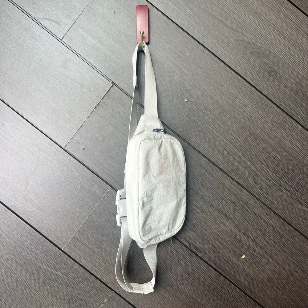 Lululemon Everywhere Belt Bag Light Gray Crossbody Fanny Pack Casual See Desc*